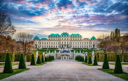 Explore Vienna individually - English-speaking private tour guide for up to 5 people